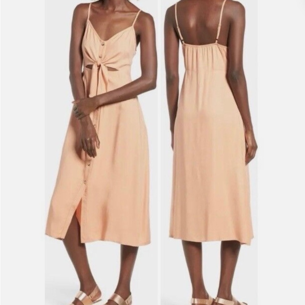 Mimi Chica Peekaboo Cutout Ti€ ?
Front Midi dress